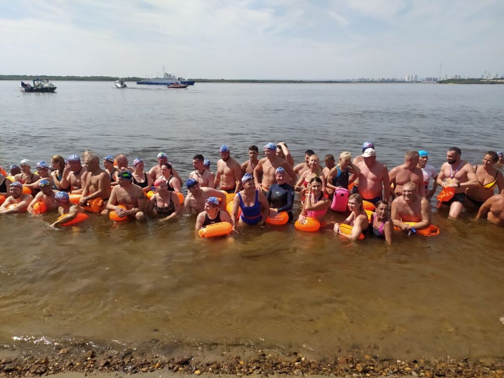 Участники заплыва "Дружба"