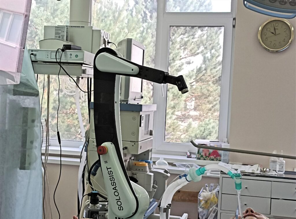 Хирургам АОКБ впервые ассистировал робот