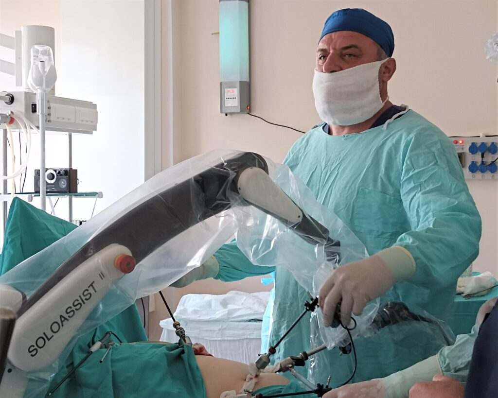 Хирургам АОКБ впервые ассистировал робот