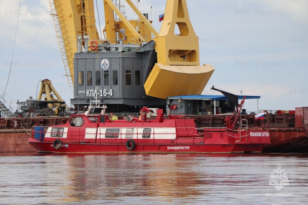 учения МЧС на воде