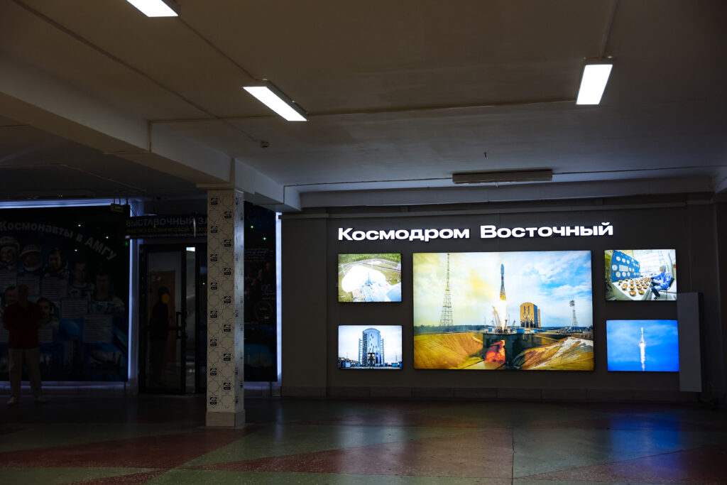 Студенты Благовещенска и Китая собрали спутник: его отправят с космодрома Восточный