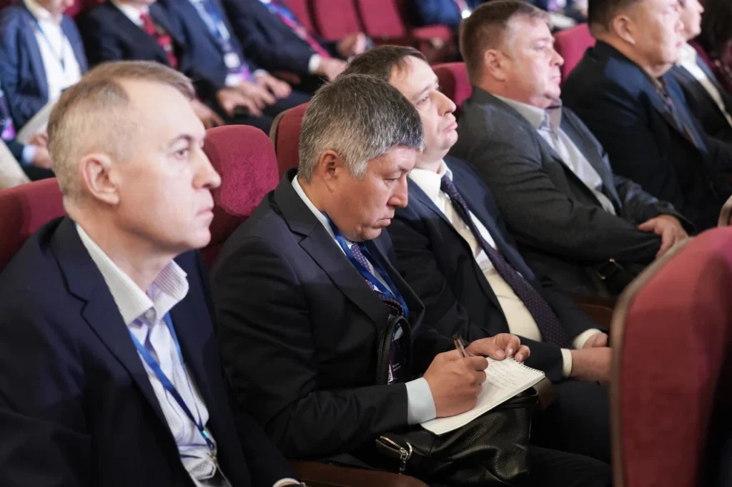 В Хабаровске стартовал окружной обучающий семинар «Разговоры о важном для взрослых»