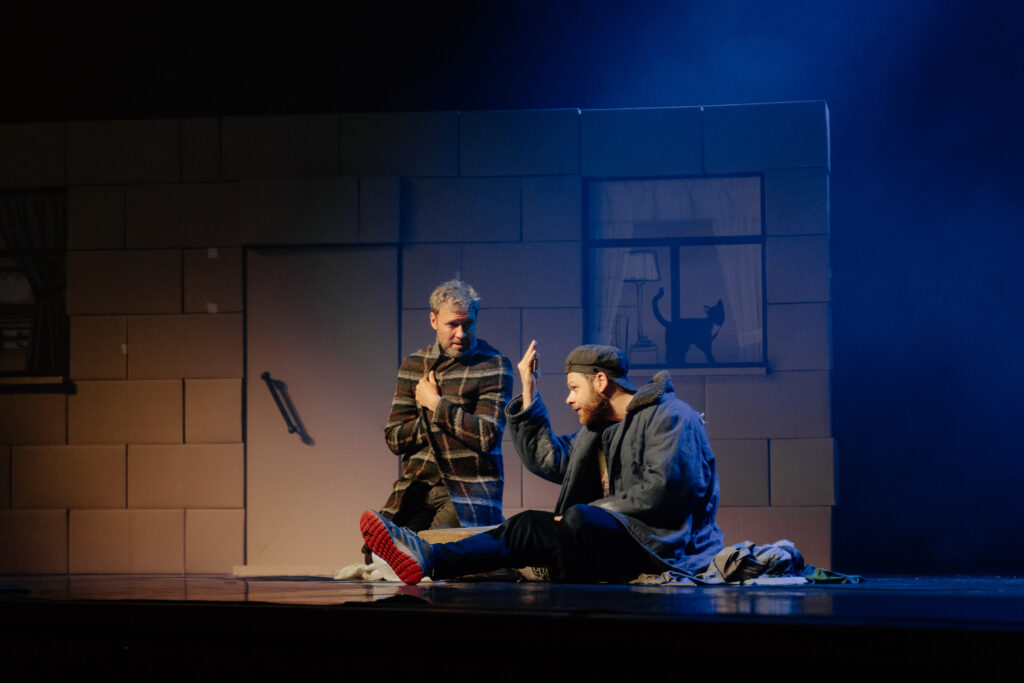 На сцену амурской филармонии забрались бездомные