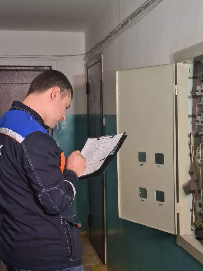 Критический объем долгов за электроэнергию накопили жители Благовещенского, Свободненского и Тындинского районов Амурской области