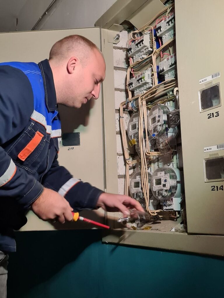 Критический объем долгов за электроэнергию накопили жители Благовещенского, Свободненского и Тындинского районов Амурской области