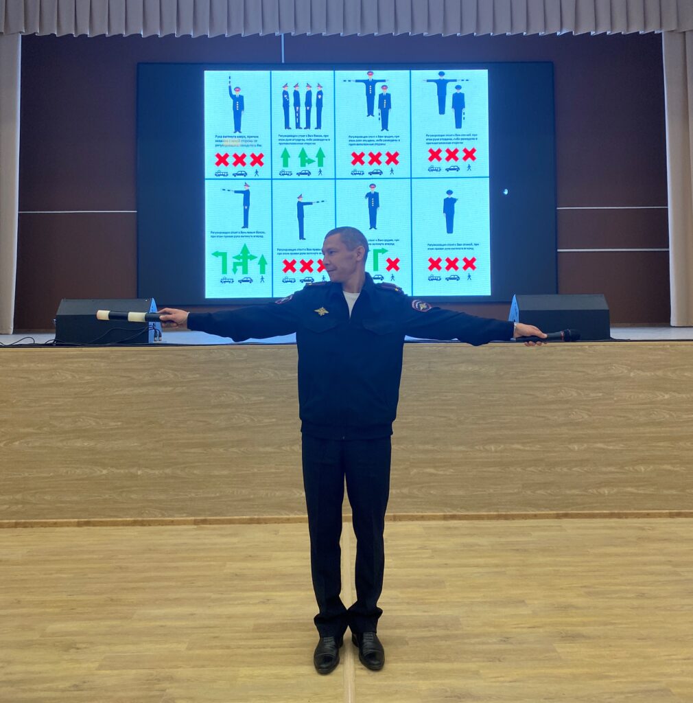 Учеников новой школы Благовещенска начали учить языку жестов