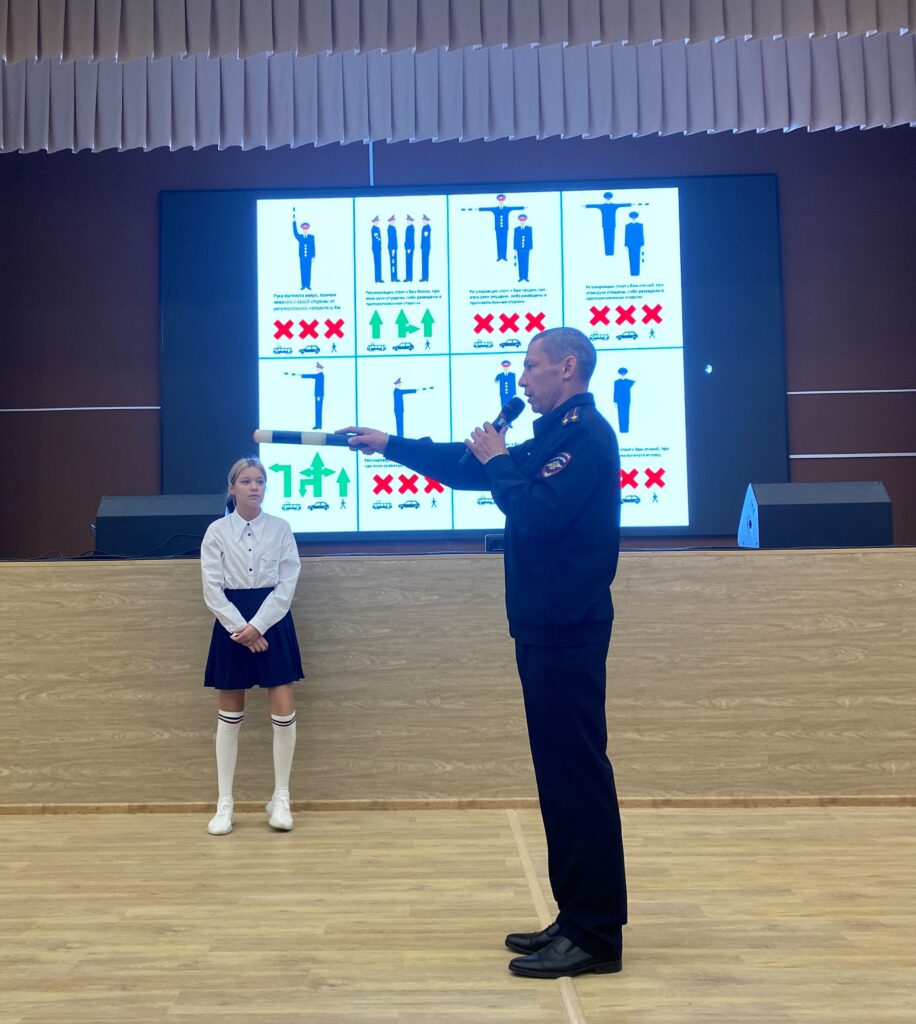 Учеников новой школы Благовещенска начали учить языку жестов