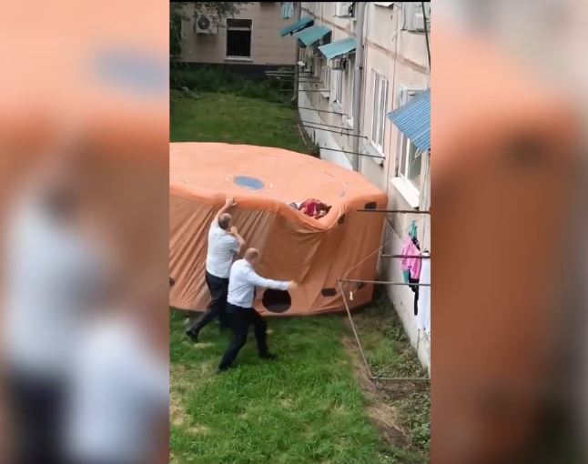 В Приморье пенсионерка выпрыгнула из окна шестого этажа