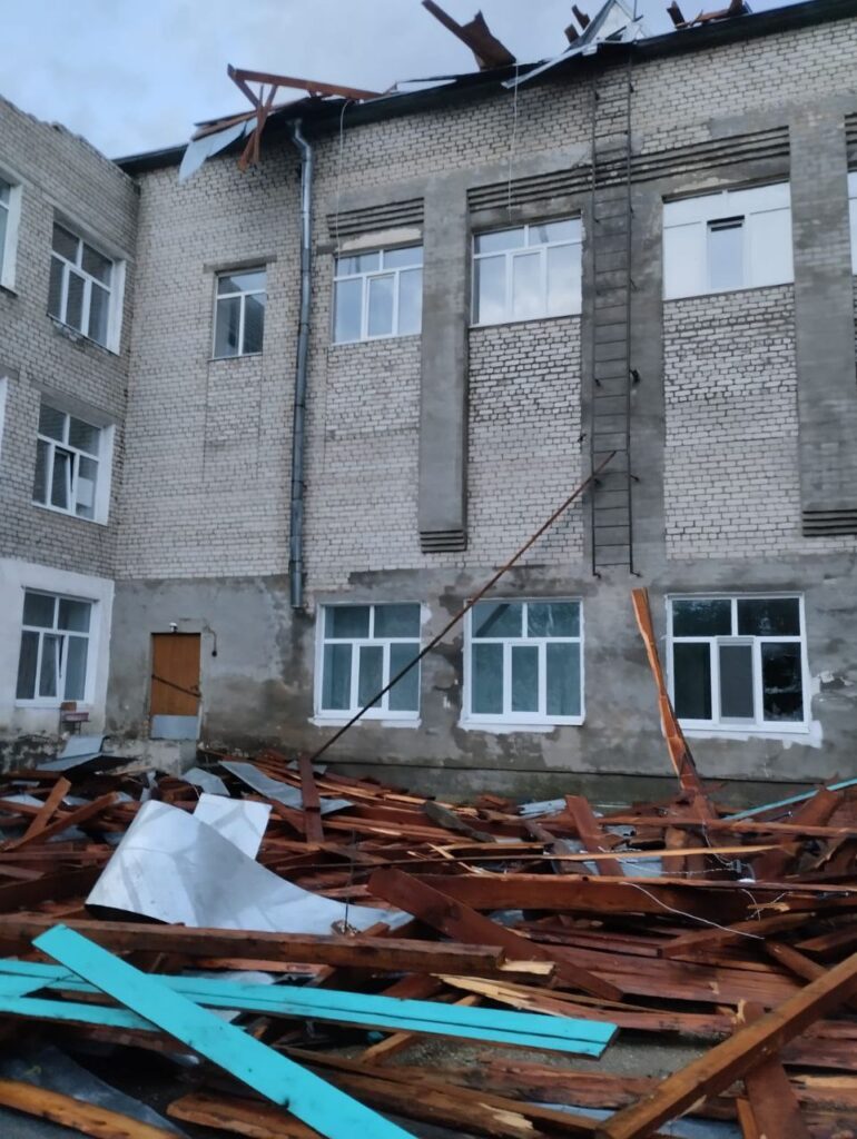 Сорвало крышу, школа