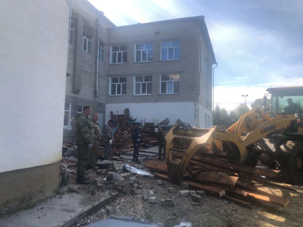 Спасатели устраняют последствия урагана в Новокиевском Увале