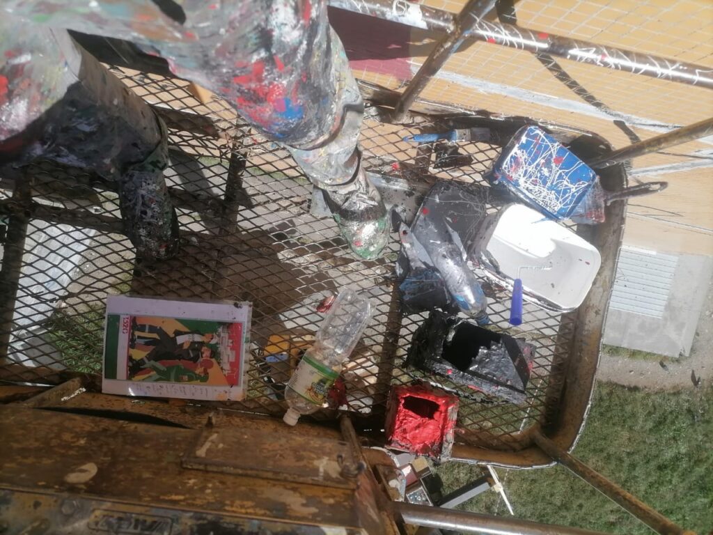 Художник из Владивостока создает первый в Тынде мурал