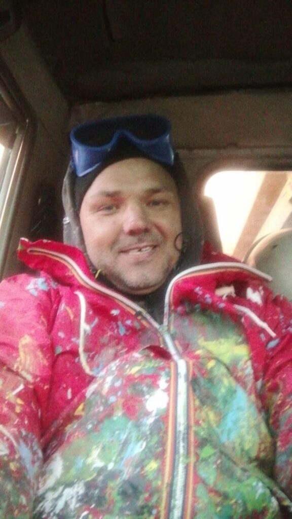 Художник из Владивостока создает первый в Тынде мурал