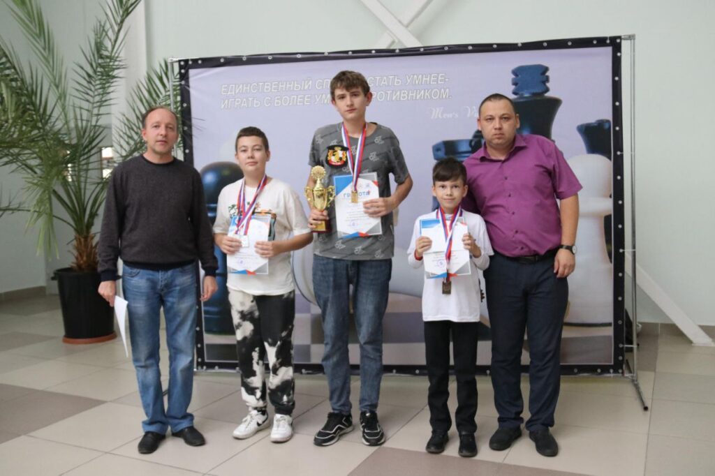 В Белогорске выявили лучших «бойцов» черно-белого поля