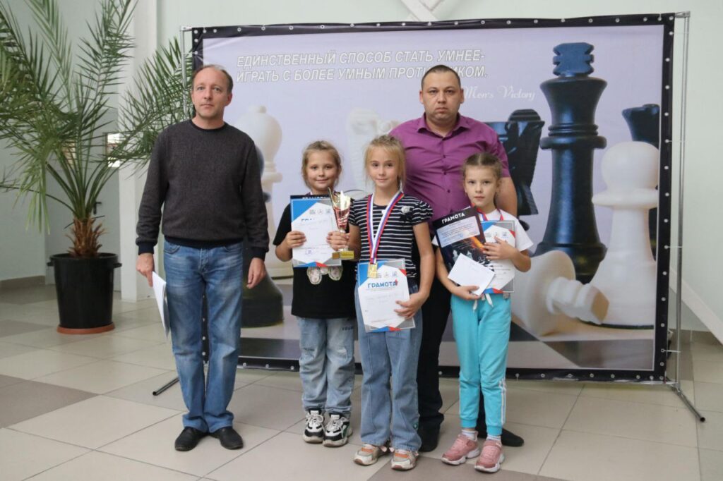 В Белогорске выявили лучших «бойцов» черно-белого поля