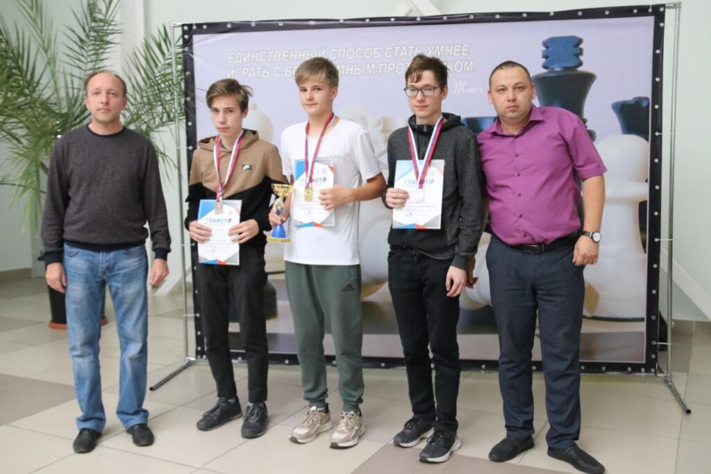 В Белогорске выявили лучших «бойцов» черно-белого поля