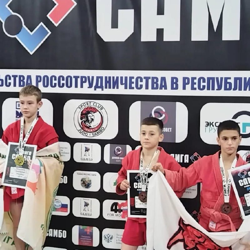 Юные самбисты из Приамурья взяли четыре медали на турнире в Беларуси