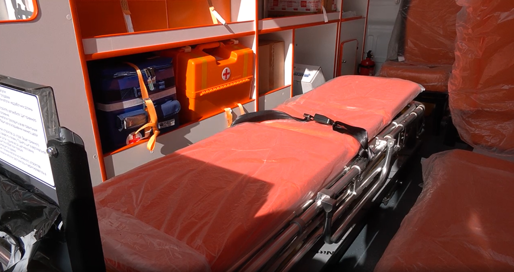 Новые автомобили скорой помощи доставили в районные больницы