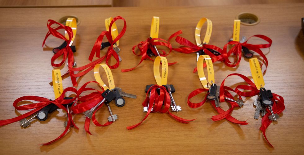 Сотрудникам космодрома Восточный выдали ключи от квартир