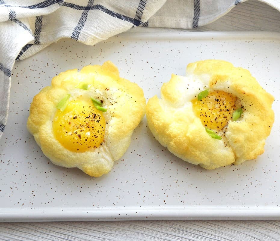 облачные яйца, яйца в облаках рецепт, воздушные яйца