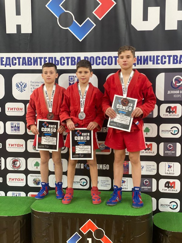 Юные самбисты из Приамурья взяли четыре медали на турнире в Беларуси