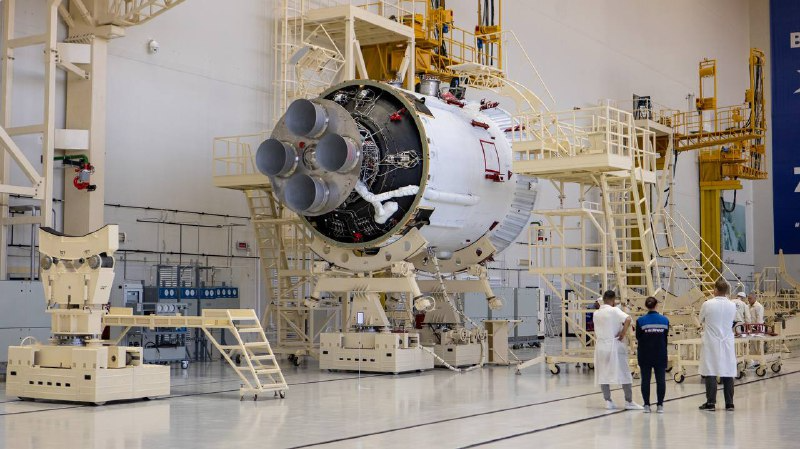 На космодроме «Восточный» к макету «Ангары» пристыковали третью ступень
