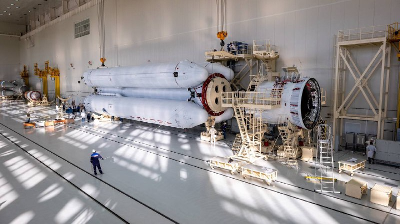 На космодроме «Восточный» к макету «Ангары» пристыковали третью ступень
