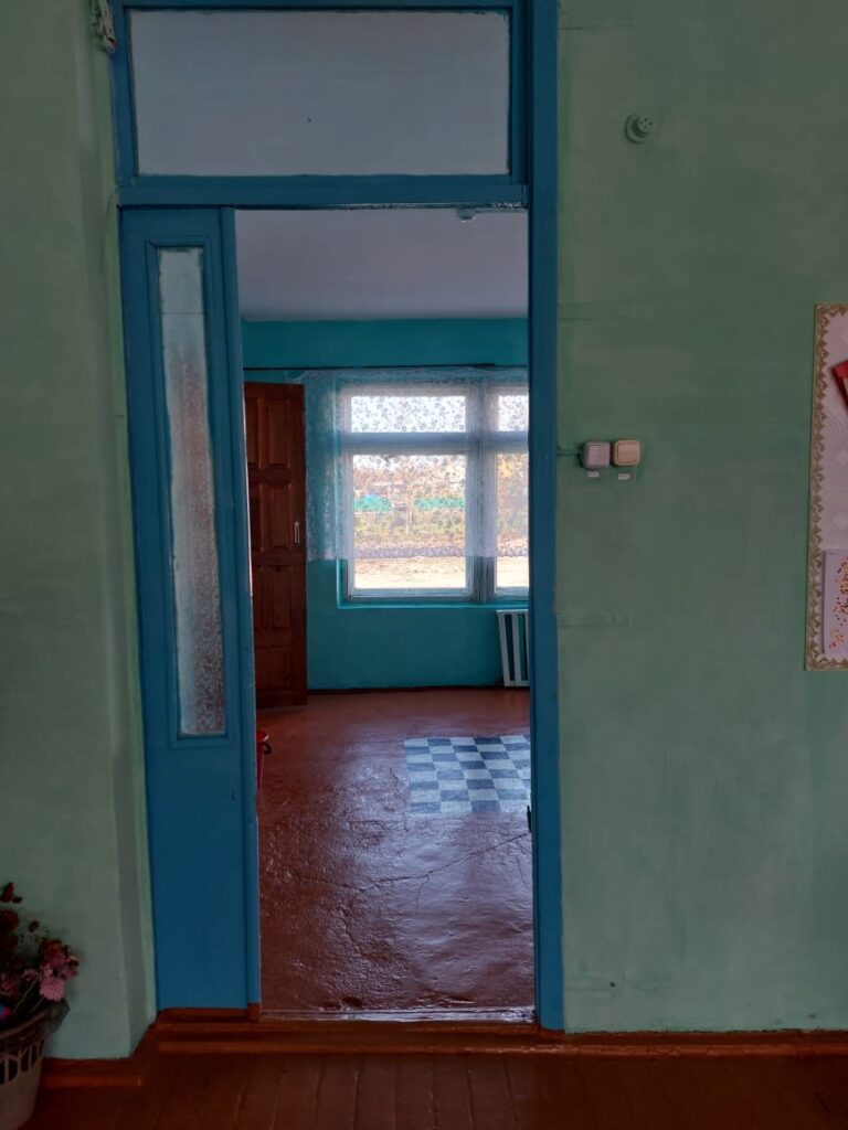 Родители просят вернуть входные двери в школу амурского села