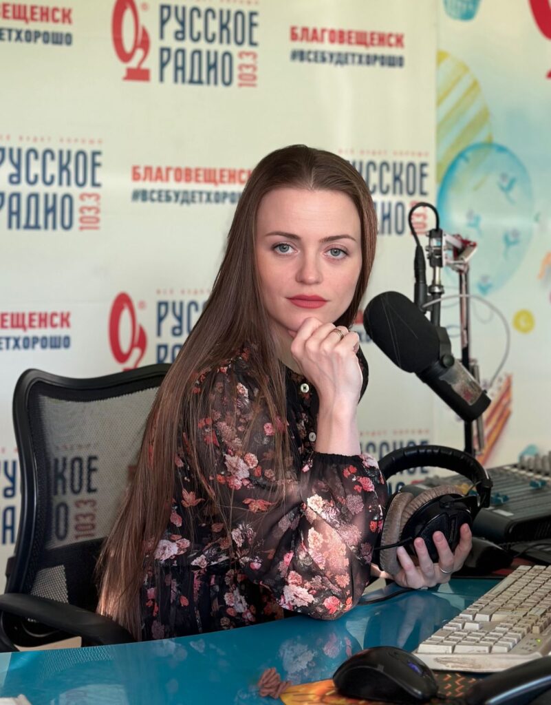 радиодиджей, диджей на радио, ведущий эфира, ведущий на радио