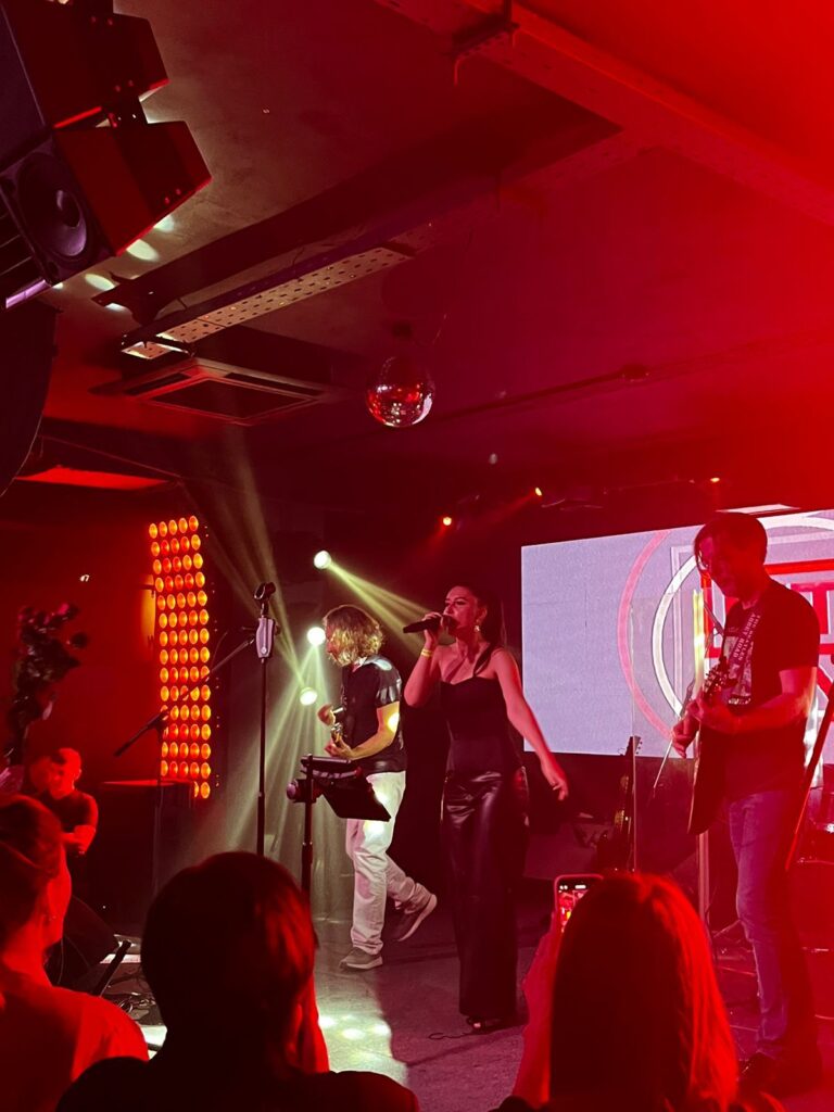 Дарья Шутяк выступила с «МТ Б/У»