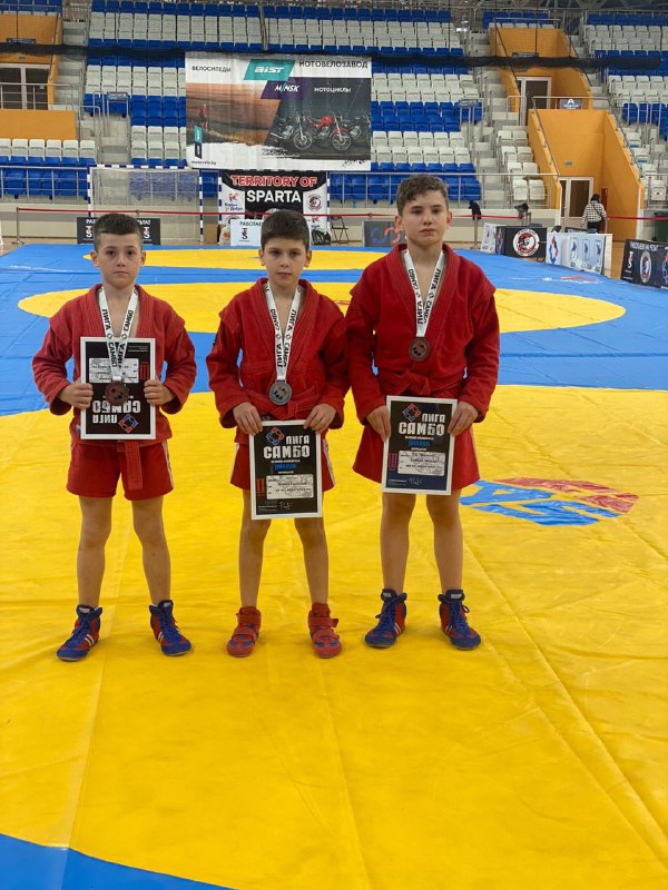 Юные самбисты из Приамурья взяли четыре медали на турнире в Беларуси