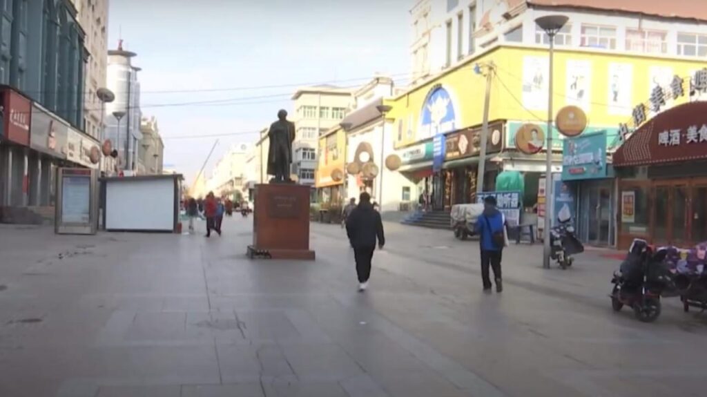 На центральной улице в Хэйхэ завершили реконструкцию фасадов зданий