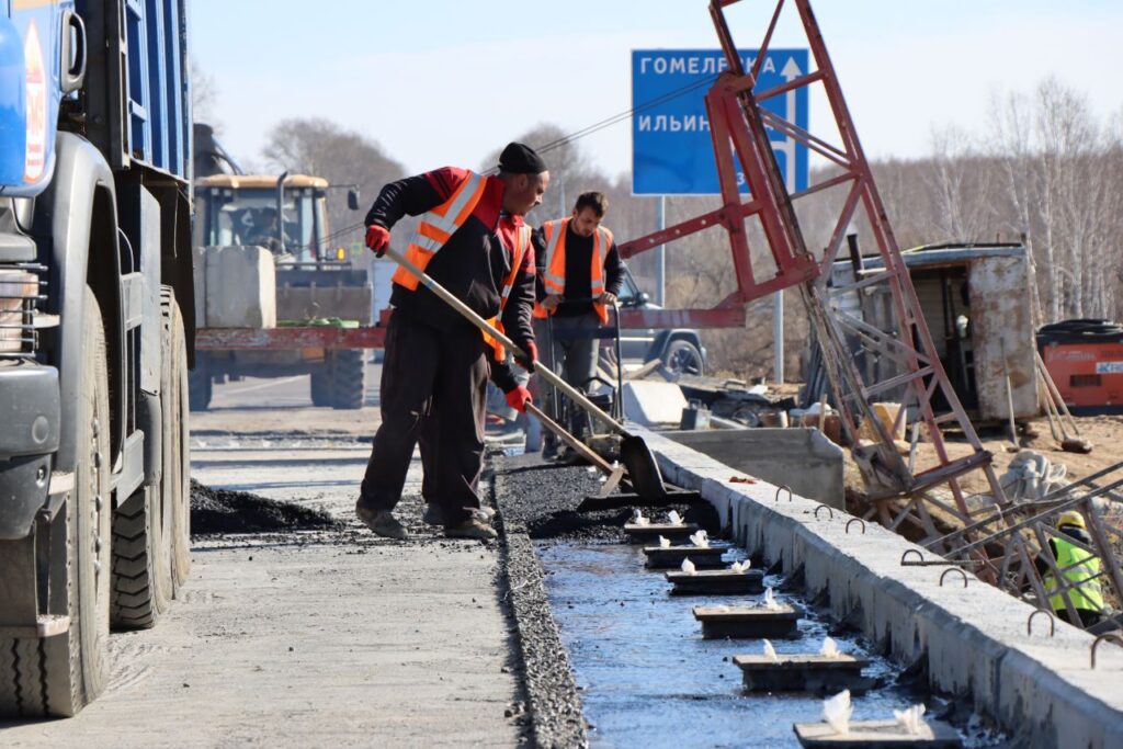 В Амурской области завершают ремонт моста через реку Дим