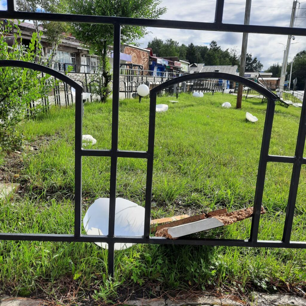 Разбитые фонари в Зее