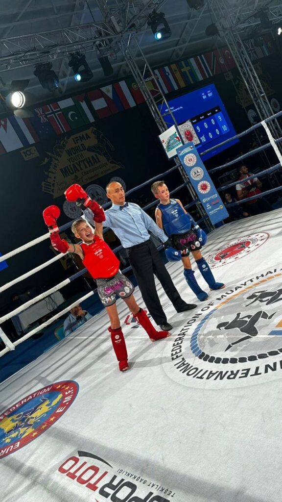 Юный амурчанин стал лучшим в мире тайских боксером