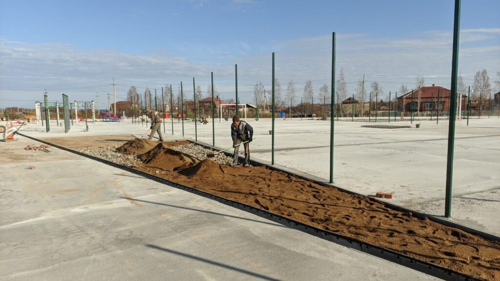 Строительство мини-стадиона в Ивановке планируют завершить к 1 ноября