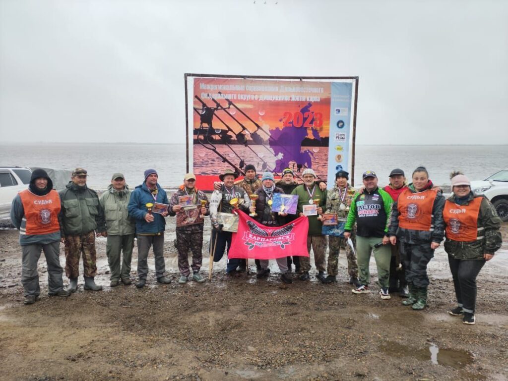 участники соревнований по рыболовному порту 