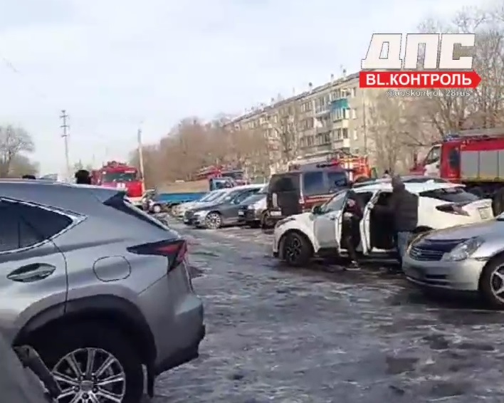 В Благовещенске горит больница