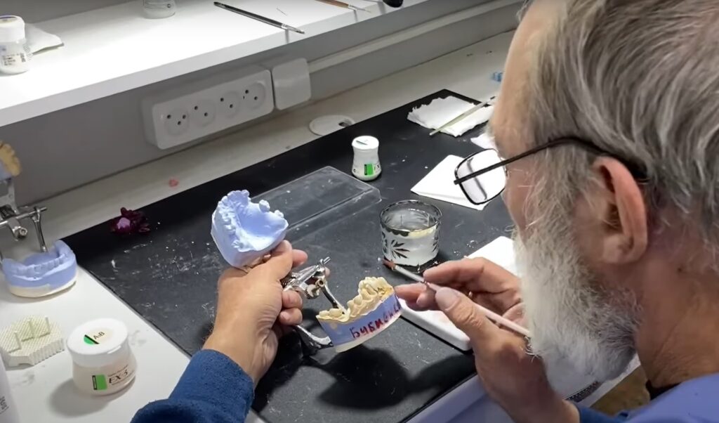 Все делают это неправильно: стоматолог рассказал, как, чем и когда нужно чистить зубы