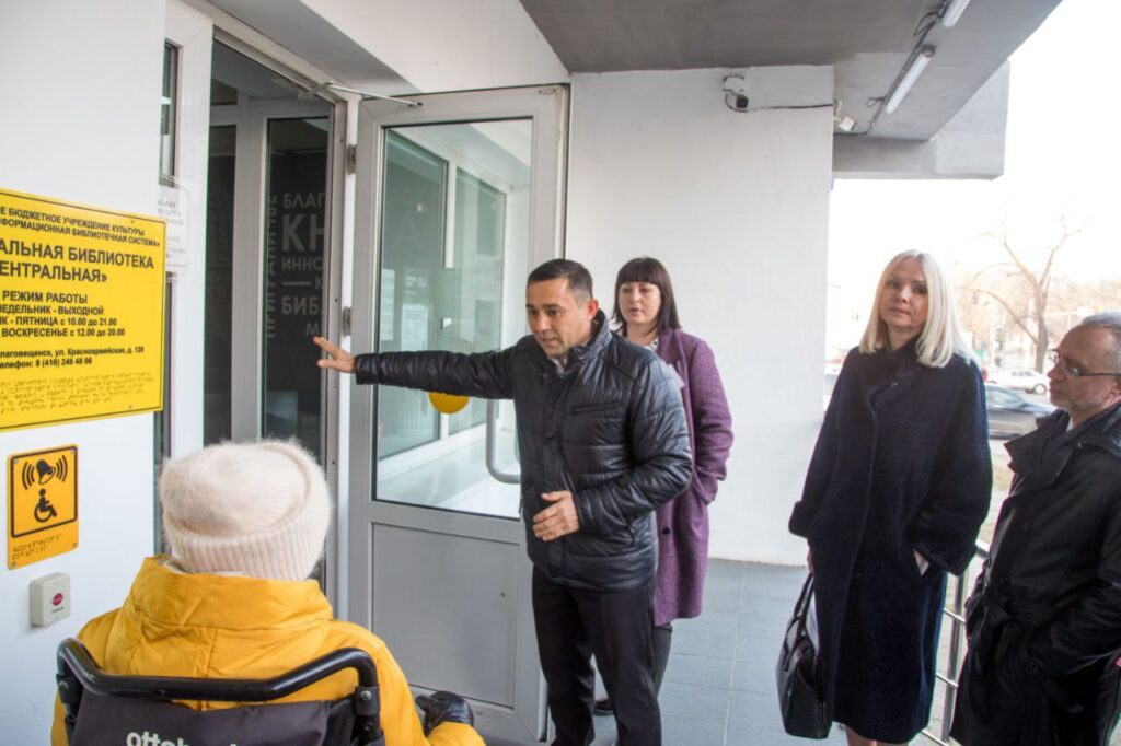 Председатель общественной организации граждан-инвалидов совместно с мэрией проверила доступность городской среды