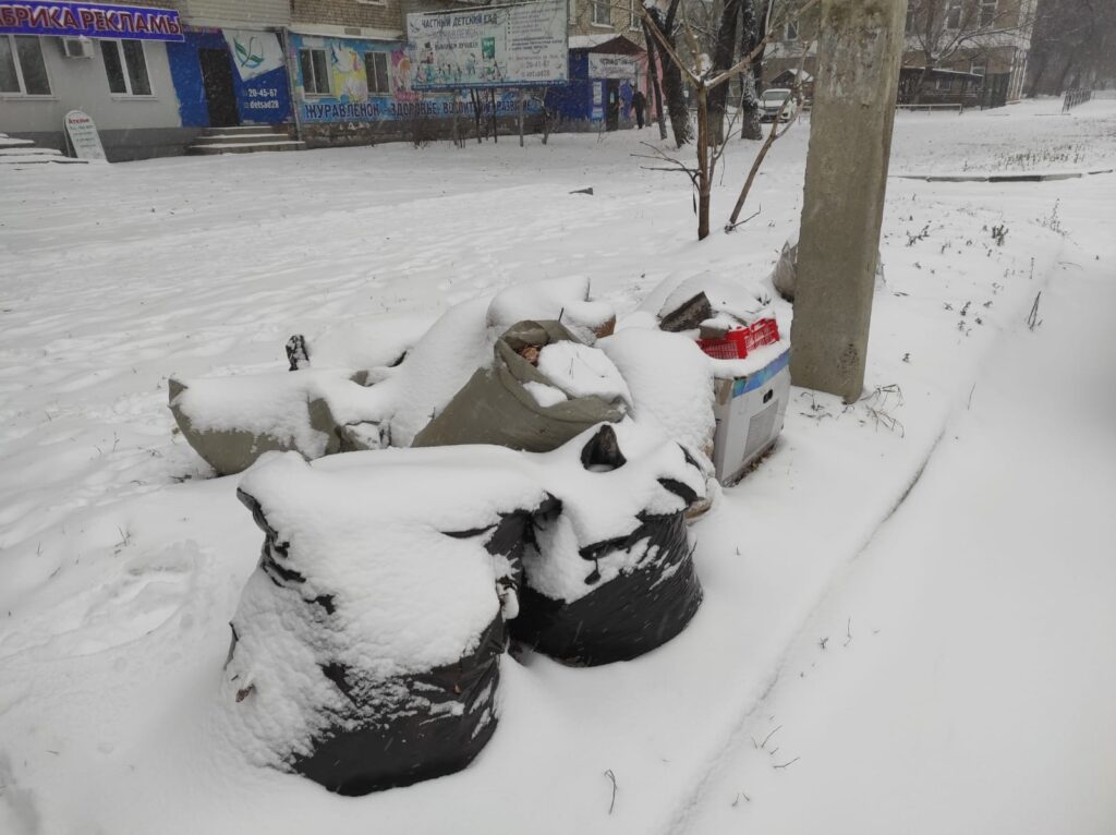 Мешки на обочине: как общегородской субботник привел к захламлению Благовещенска