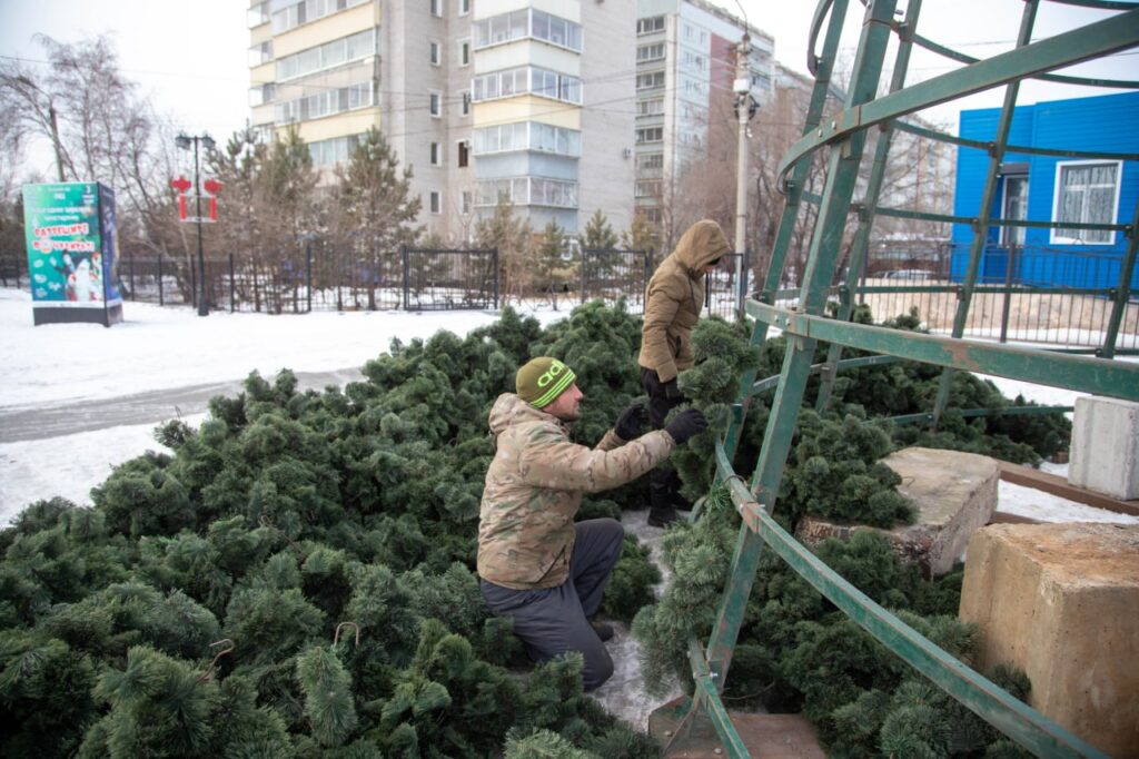 Благовещенск наряжают к Новому году
