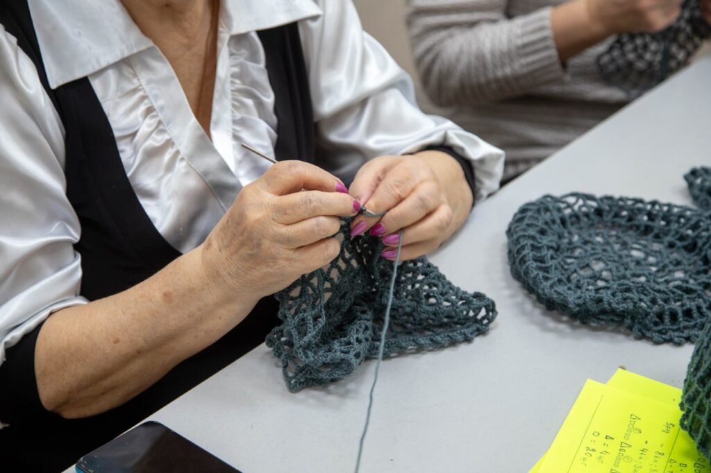 «Фабрика для СВОих» в Благовещенске мастерит сухой душ и тактические носилки