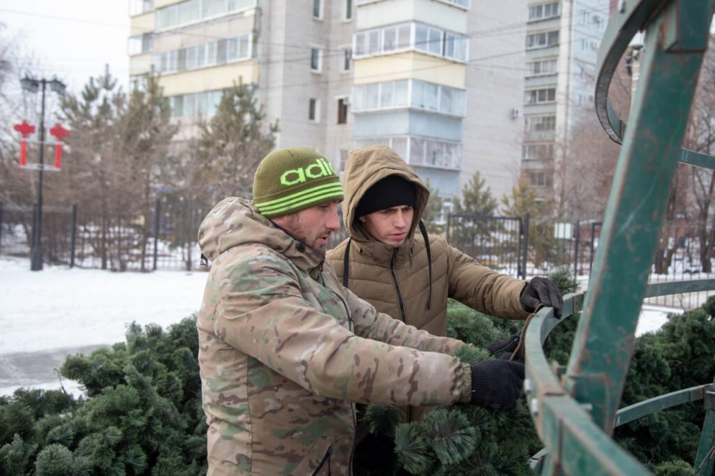 Благовещенск наряжают к Новому году