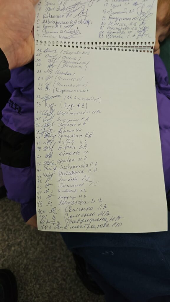 «Люди в обмороки падают»: очевидцы о том, что происходит на таможне Хэйхэ