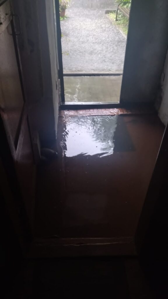 Дело о неуловимом конденсате, или Почему благовещенцы вынуждены в шесть утра снимать подъезд на видео