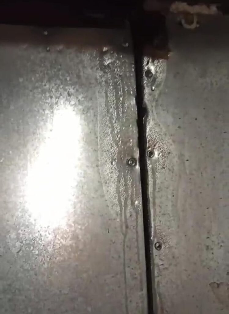 Дело о неуловимом конденсате, или Почему благовещенцы вынуждены в шесть утра снимать подъезд на видео