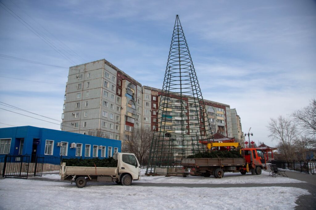 Благовещенск наряжают к Новому году