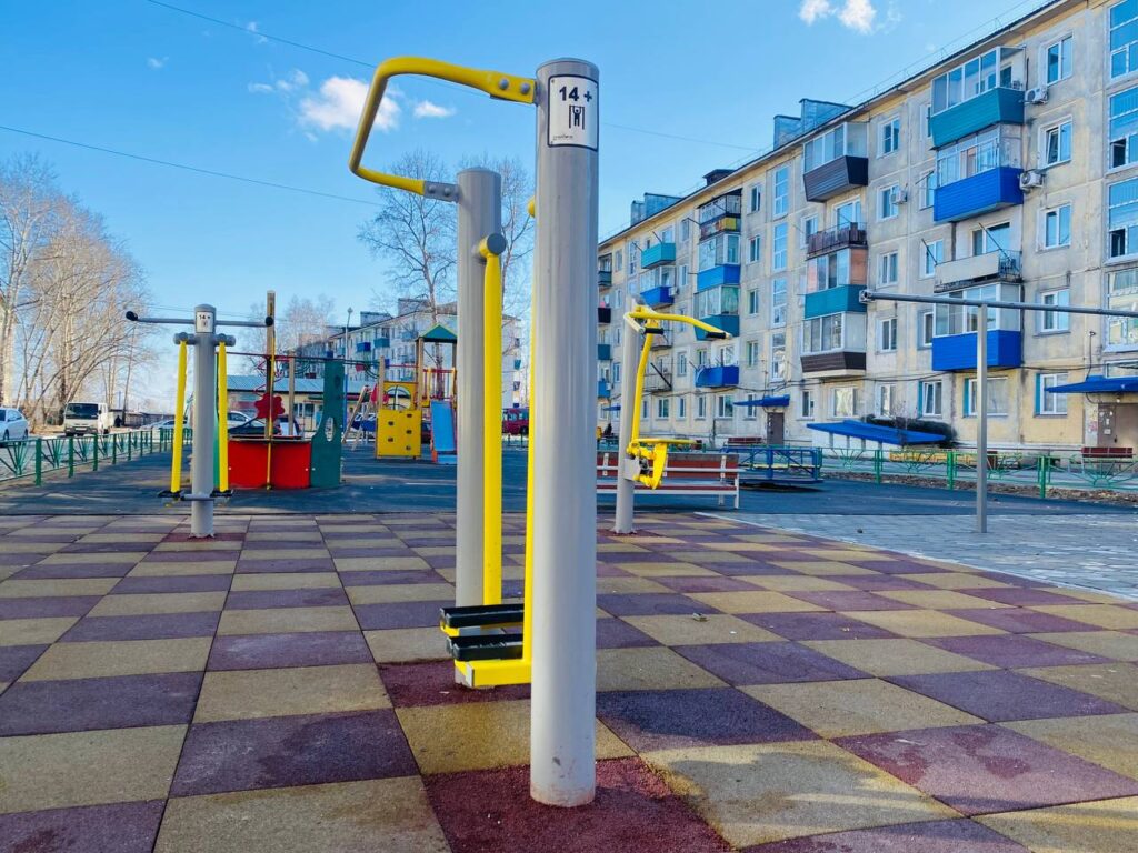 В Белогорске плюс семь: в регионе продолжают обновлять территории по программе «1000 дворов»