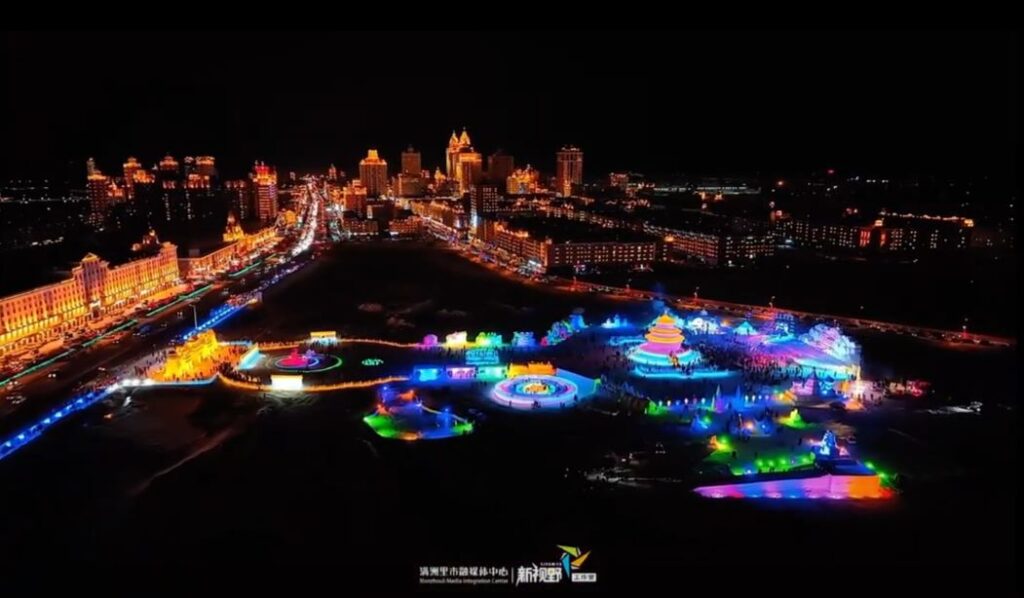 Российские туристы массово отправились в Харбин на открытие традиционного фестиваля снега и льда