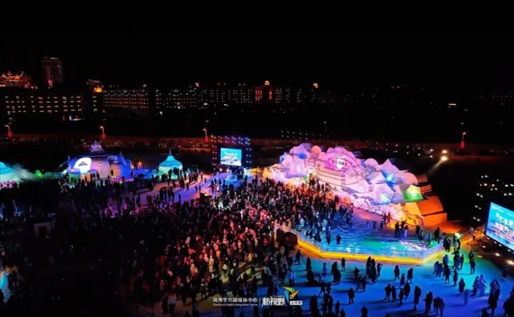 Российские туристы массово отправились в Харбин на открытие традиционного фестиваля снега и льда
